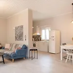 Lefko\'S House- Contemporary, Fully Renovated House