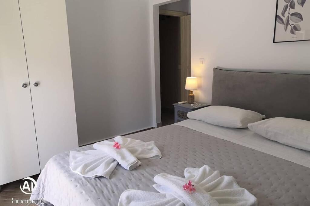 Lefko's House- Contemporary, Fully Renovated House Hébergement de vacances Kassiopi