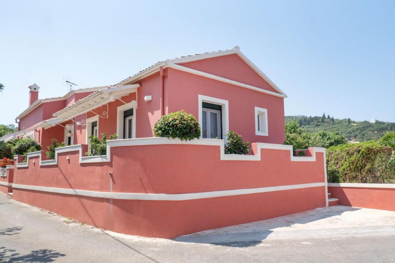 Lefko's House- Contemporary, Fully Renovated House Hébergement de vacances Kassiopi
