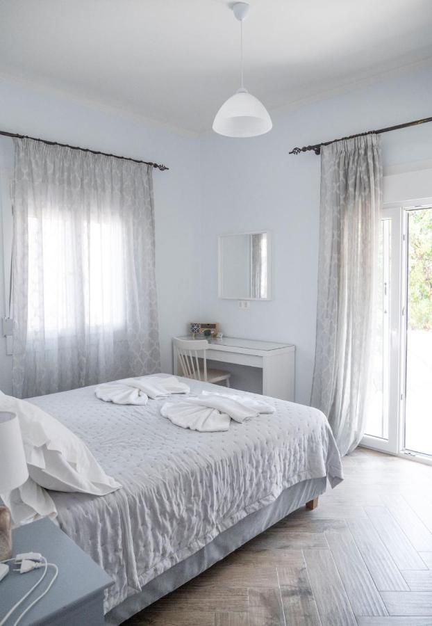 Lefko's House- Contemporary, Fully Renovated House Hébergement de vacances Kassiopi