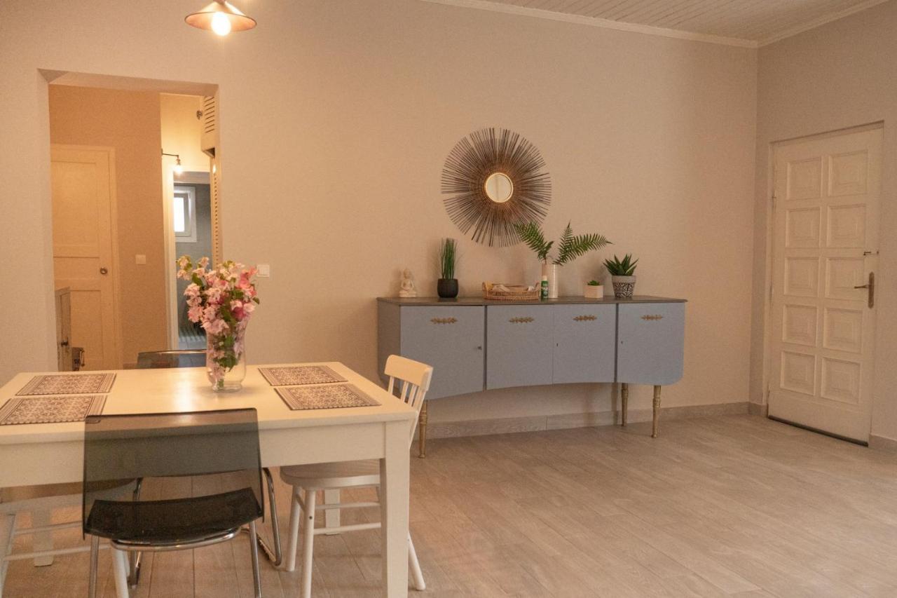 Lefko's House- Contemporary, Fully Renovated House *