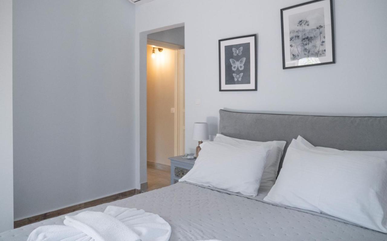 Lefko's House- Contemporary, Fully Renovated House *
